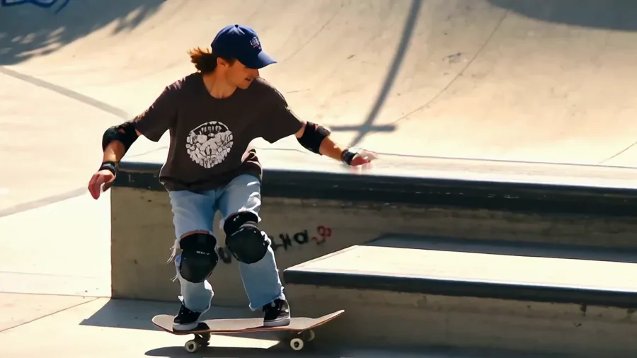 Change Element — Swap the Skater · Input video · 编辑前视频